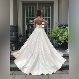 NEW Romona Keveza Wedding Dress & Accessories